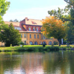 Das direkt am Wasser (Havel) gelegene Schloss